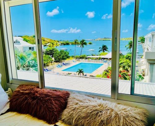 Nettle Bay Apartment | Cozy Waterfront Two-Level Condo with 2 Bathrooms ,Pool, AC