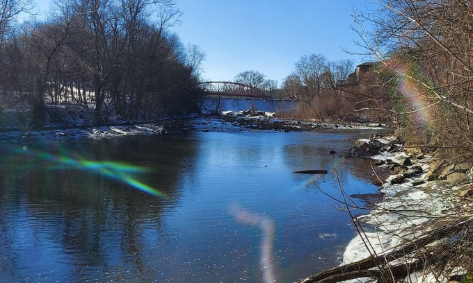 Saugerties House | Cozy waterview suite with waterfall views close to the village