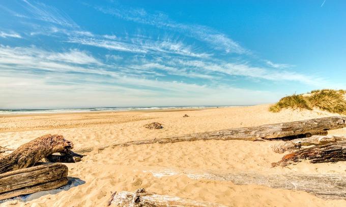 Florence Apartment | Cozy & Well-Decorated Cabin with Close Beach Access - Dog Friendly