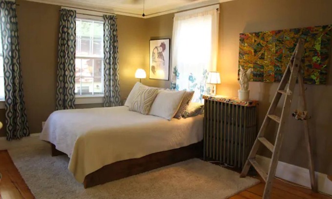 West End Apartment | Cozy West End apartment minutes from the Old Port