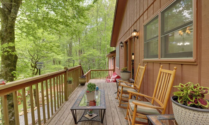 Whittier House | Cozy Whittier Home w/Fire Pits < 15 Mi to Hiking!