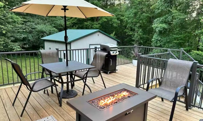 Portage House | Cozy Winter Woods Retreat Near Cascade Ski, Wisconsin Dells & Devil’s Lake