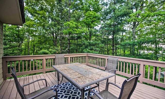 Wintergreen Condo | Cozy Wintergreen Resort Condo: Walk to Ski Lifts!