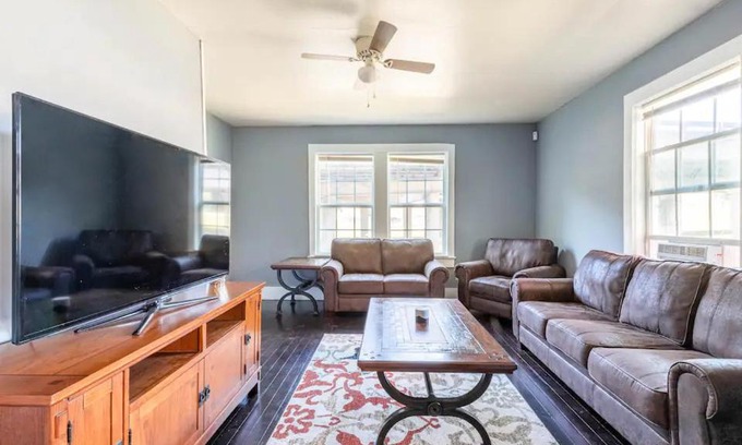 Mid City North House | Cozy Yellow Home near LSU and Downtown