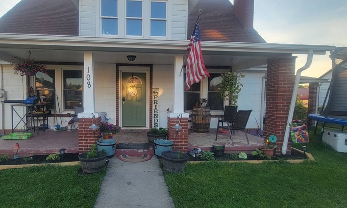 Summerlee House | Cozy,yet Spacious 5 bedroom Home, 5 minutes from New River Gorge National Park.