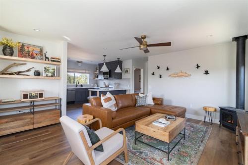 Orderville House | Cozy Zion Retreat Hot Tub 2 King Bedrooms