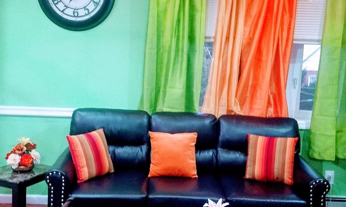 Queens House | Cozydelightful near UBS ARENA, JFK, LAGUARDIA AIRPORT.