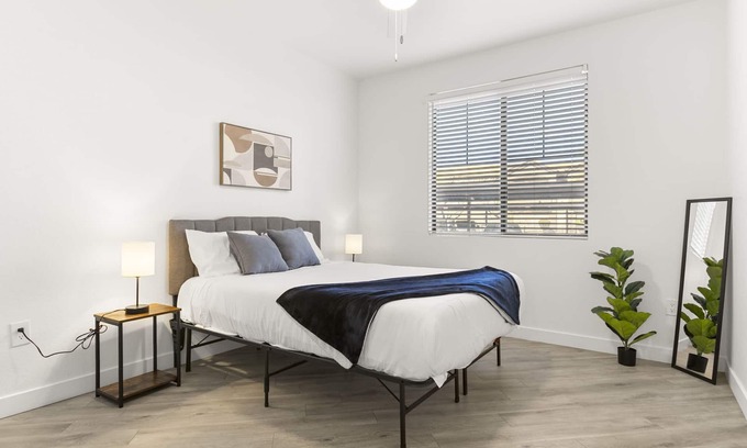 Glendale Sports and Entertainment District Apartment | CozySuites Glendale by the stadium with pool! 17