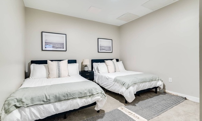 Downtown Cincinnati Apartment | CozySuites Modern 1BR | OTR District #02