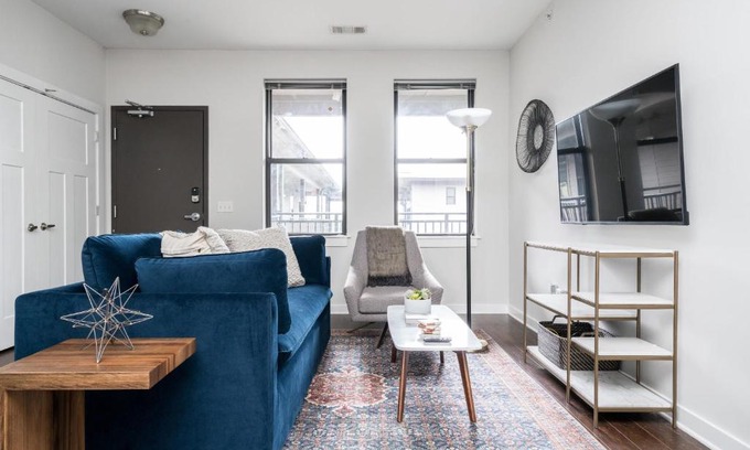Music Row Apartment | CozySuites Music Row Elegant 1BR w free parking 51