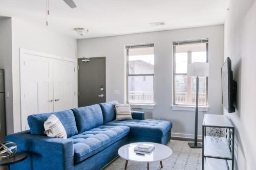 Music Row Apartment | CozySuites Music Row Modern 1BR with free parking! 47