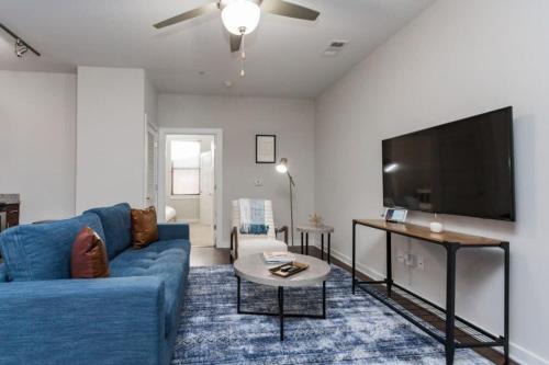 Music Row Apartment | CozySuites Music Row Spacious 1BR with free parking 41