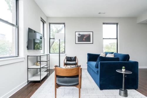 Music Row Apartment | CozySuites Music Row Stunning 2BR -free parking 35