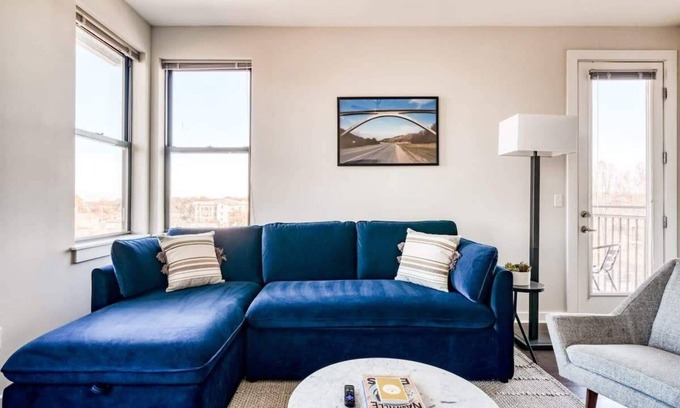 Music Row Apartment | CozySuites Music Row Spacious 2BR with free parking 31