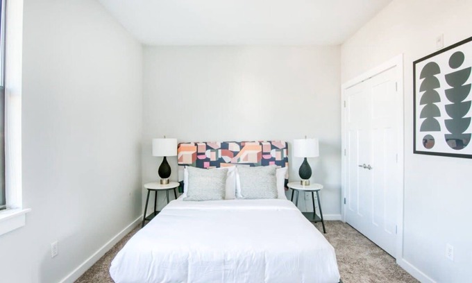 Music Row Apartment | CozySuites Music Row Chic 1BR with free parking! 57