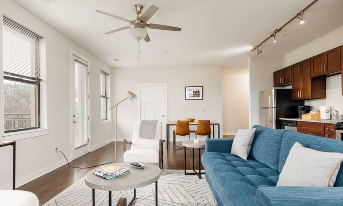 Music Row Apartment | CozySuites Music Row Spacious 2BR free parking 55