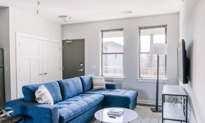 Music Row Apartment | CozySuites Music Row Modern 1BR with free parking! 47