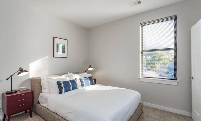 Music Row Apartment | CozySuites MusicRow Alluring 1BR with free parking 43