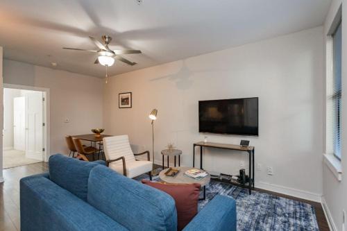 Music Row Apartment | CozySuites MusicRow Alluring 1BR w free parking 58