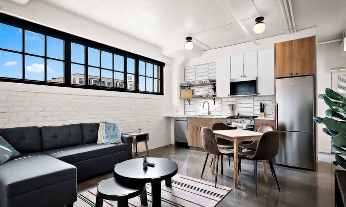 Warehouse District Apartment | CozySuites NLG - Modern 2BR condo #11