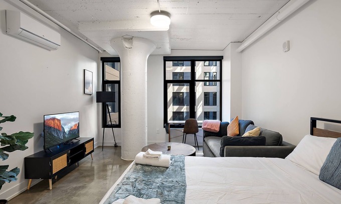 Warehouse District Apartment | CozySuites NLG - Modern studio condo #18