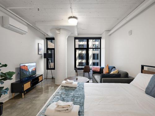 Warehouse District Apartment | CozySuites NLG - Modern studio condo #18