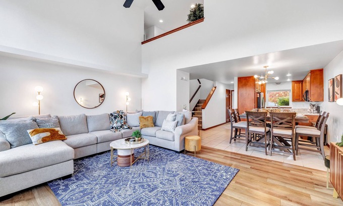 Ledgeview House | CR East River Drive House