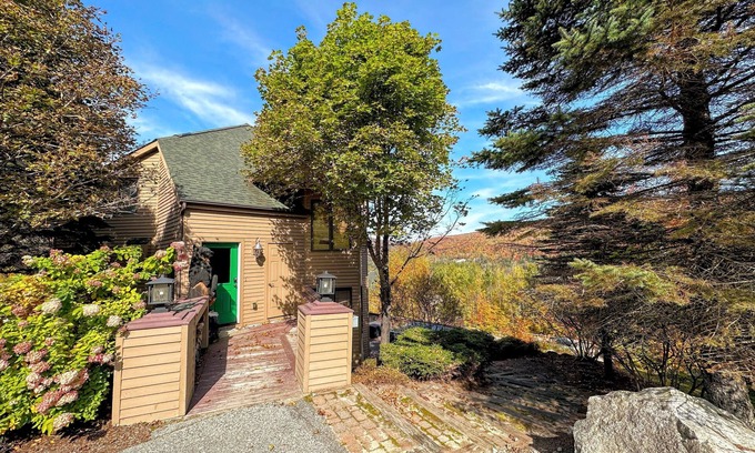 Bretton Woods House | CR16 Ski-in/Out luxury home in Bretton Woods; Great Views. Pool/gym passes!