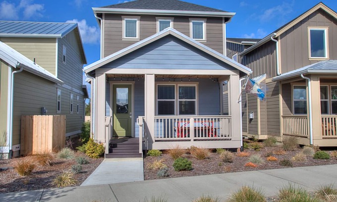 Ocean Shores House | Crabby Daddy & and the Blue Mermaid - Oyhut Bay Seaside Village