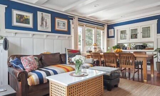 North Central House | Craftsman Bungalow in Historic District 30+ Days