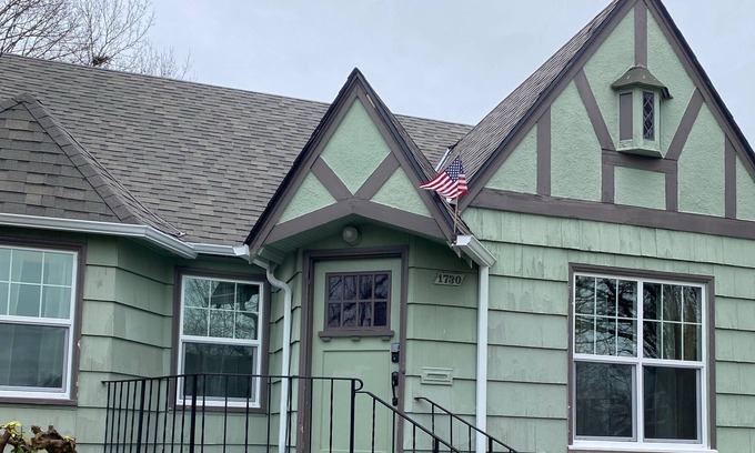 Northeast Neighbors House | Craftsman Cottage at 1730 18th St. NE Salem Oregon