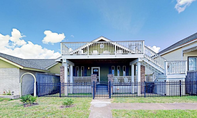 San Jacinto House | Craftsman on Seawall