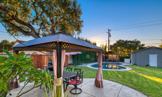 Monrovia House | Craftsmen Pool Home Near The Foothills