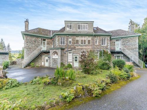 Waterhead House | Crag View