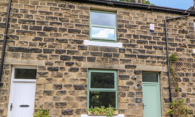 Pecket Well Cottage | CRAGSIDE COTTAGE, character holiday cottage in Hebden Bridge