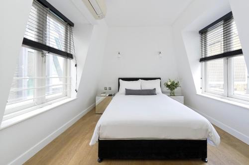 Temple Apartment | Crane Court by City2Stay