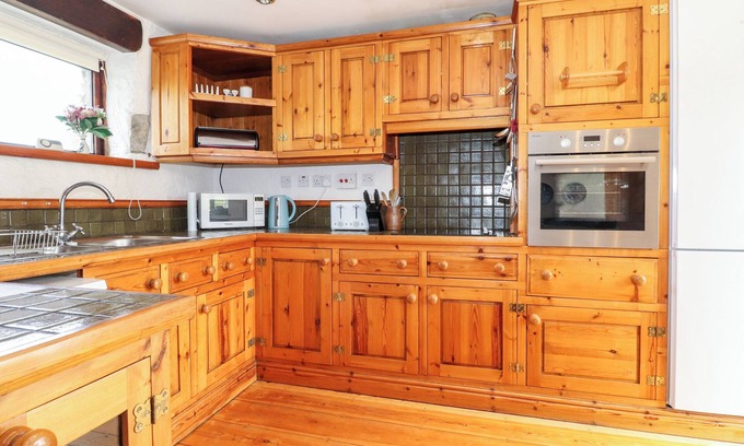Newbiggin-on-Lune Cottage | CRANESBILL BARN, pet friendly, with open fire in Kirkby Stephen
