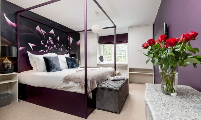 Hurley House | Crazy fox Rooms in Berkshire