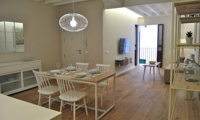 Placa dels Patins Apartment | Cream Homes La Rambla, INTERIOR TOURISM Accommodation