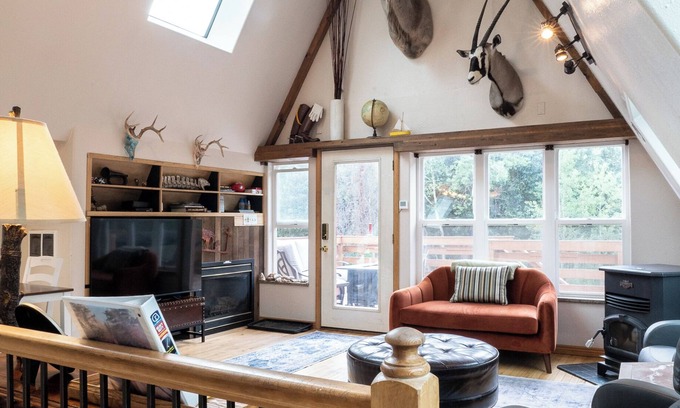 Black Hawk House | Creek Front Mountain Chalet close to Ski Resorts!