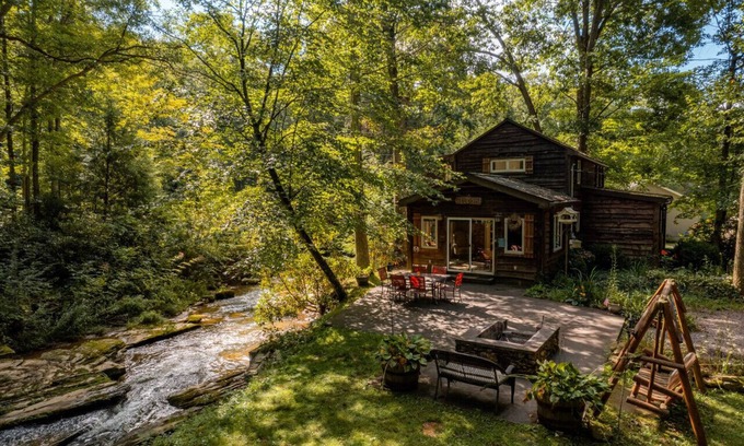 Confluence Cottage | Creek Haven · Stunning Creekside Cottage w/Hot Tub Minutes to Yough Lake, Ohiopyle