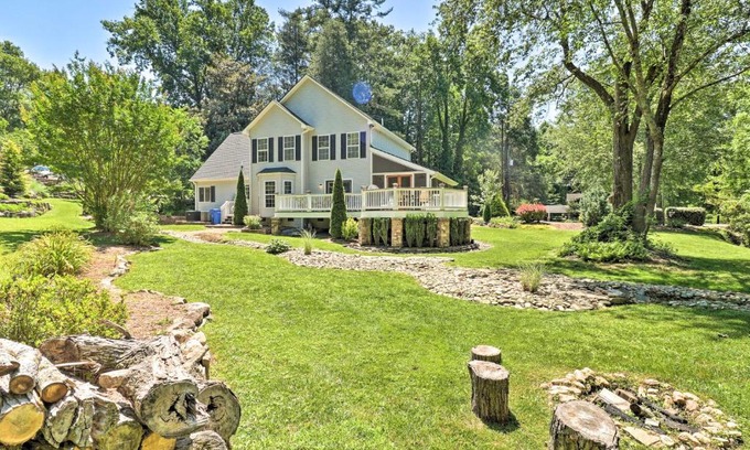Brevard House | Creekside Brevard Home Less Than 1 Mi to Downtown!