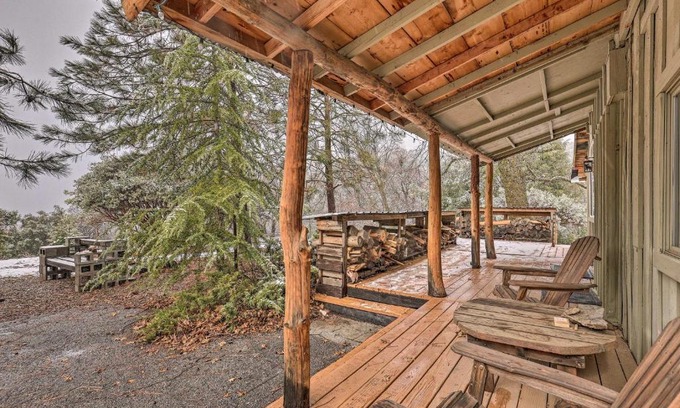 Pinehurst House | Creekside Cabin 8 Mi to Kings Canyon National Park