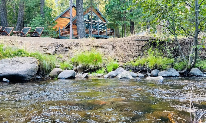Shingletown Cabin | Creekside Cabin. 9mi to Lassen. EV Charging, Pet Friendly!