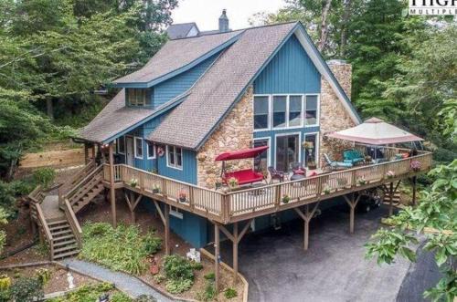 Newland House | Creekside Cabin at Linville Land Harbor