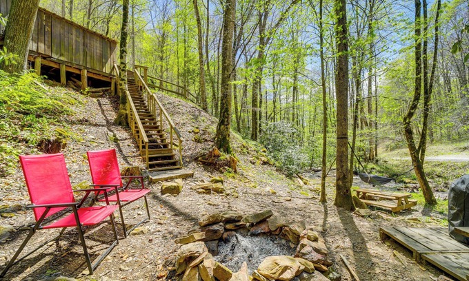 Whittier Cabin | Creekside Cabin w/Deck & Grill in Whittier!