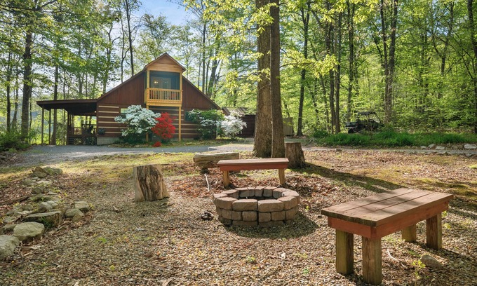 Cosby Cabin | Creekside cabin with 3 bedrooms, 2 full baths east of Gatlinburg
