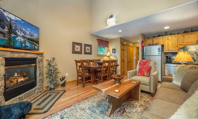 Fall River Estates Condo | Creekside Condos C (Private Hot tub) River Views!