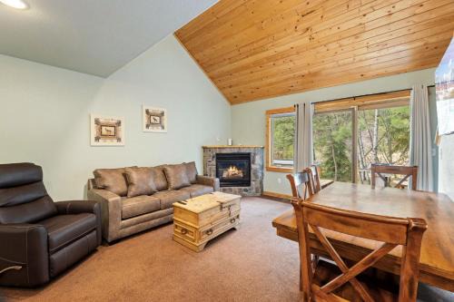 Fall River Estates Apartment | Creekside Condos E by Estes Park Condos