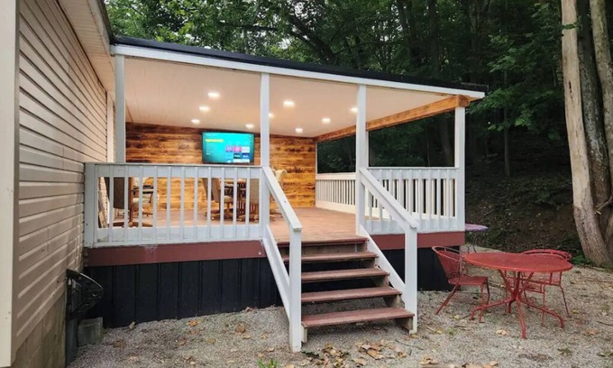 Chillicothe Cottage | Creekside Cottage.